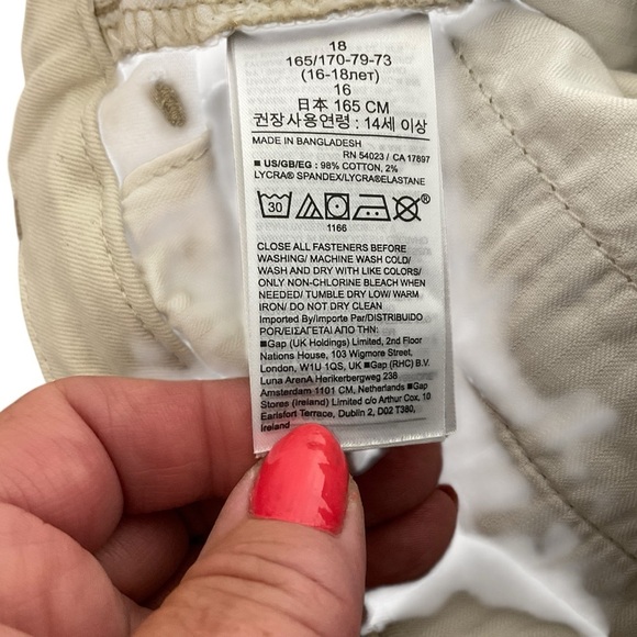 GAP Kids Classic Khaki Shorts - Picture 4 of 8